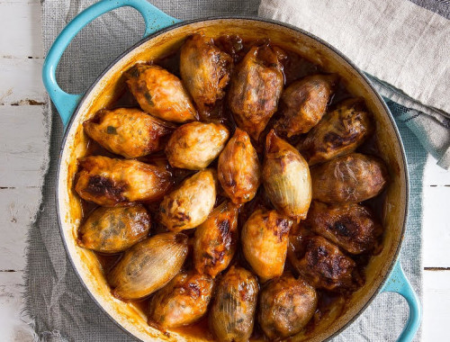 בצל ממולא באורז ועוף. צילום: שרית גופן