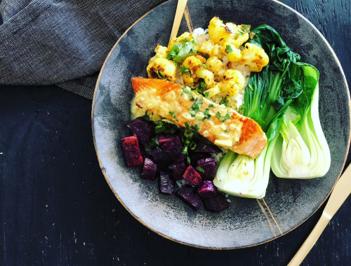 סלמון ברוטב קרם קוקוס וקארי