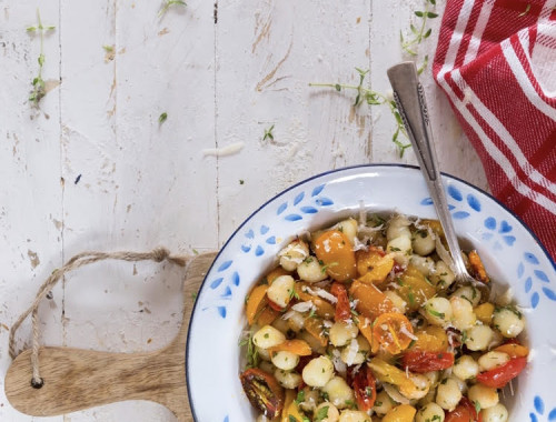 ניוקי פסטו ועגבניות צלויות. צילום: שרית גופן