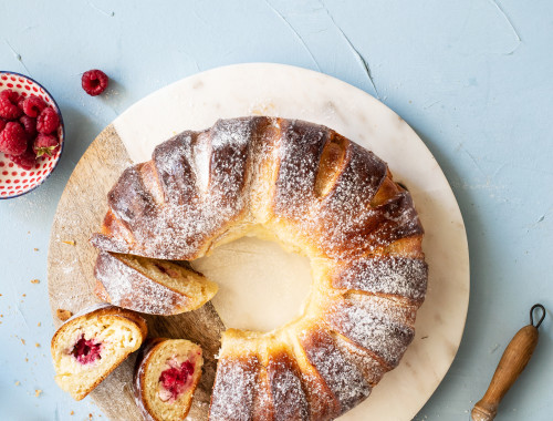 עוגת שמרים במילוי גבינה ופטל. ציום: שרית גופן